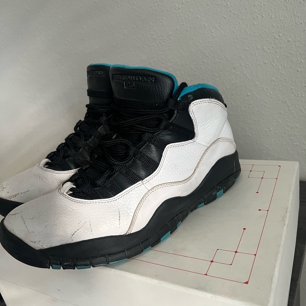 Jordan 10 size 10 - Picture 3 of 3